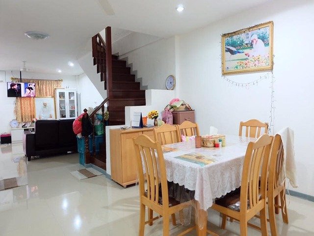 ขายทาวน์เฮ้าส์-3-ชั้น-หมู่บ้านรินรดา-ซอ่อนนุช-46-พื้นที่ใช้สอย-160-ตรม-4-นอน-3-น้ำ-เดินทางสะดวก