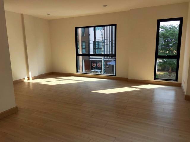 ให้เช่าโฮมออฟฟิศ-4-ชั้น-เหมาะทำเป็นสำนักงาน-โครงการไอฟีล-บางนา-หลังมุม-เนื้อที่-21-ตรว-ใกล้เม