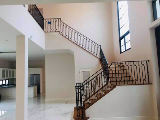 ขายบ้านเดี่ยวสุดหรู-โครงการแสนสิริ-พัฒนาการ-เนื้อที่-246-ตรว-4-นอน-5-น้ำ-ออกแบบสไตล์อังกฤษ