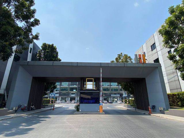 ให้เช่าโฮมออฟฟิศ-3-ชั้นครึ่ง-โครงการ-h-cape-bizsector-อ่อนนุช-โฮมออฟฟิศ-เดินทางสะดวกใกล้