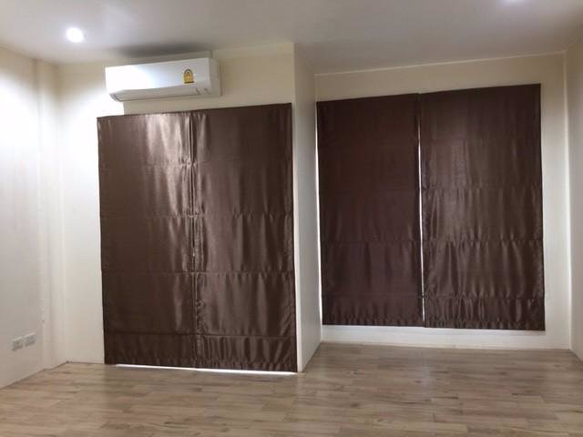 ให้เช่าอาคารพาณิชย์-3-ชั้น-พื้นที่ใช้สอย-180-ตารางเมตร-มีเฟอร์บางส่วน-ย่านถนนรังสิตนครนายก-คลอง3