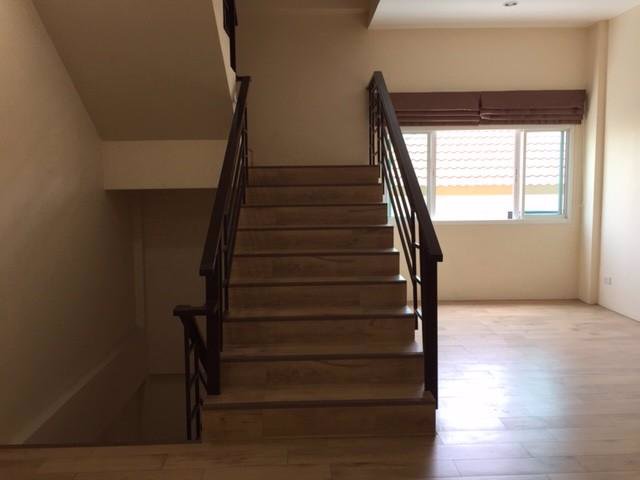 ให้เช่าอาคารพาณิชย์-3-ชั้น-พื้นที่ใช้สอย-180-ตารางเมตร-มีเฟอร์บางส่วน-ย่านถนนรังสิตนครนายก-คลอง3