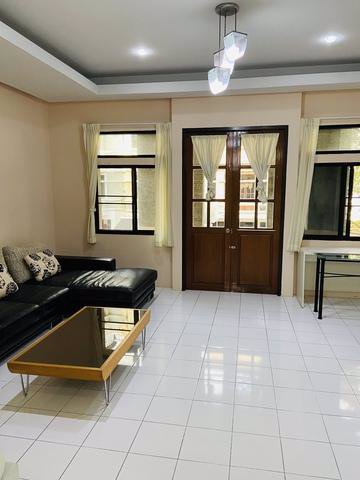 ให้เช่าทาวน์เฮ้าส์-4-ชั้น-3-นอน-4-นํ้า-พื้นที่ใช้สอย-420-ตรม-หมู่บ้านชิชาคาสเซิล-สุขุมวิท-31