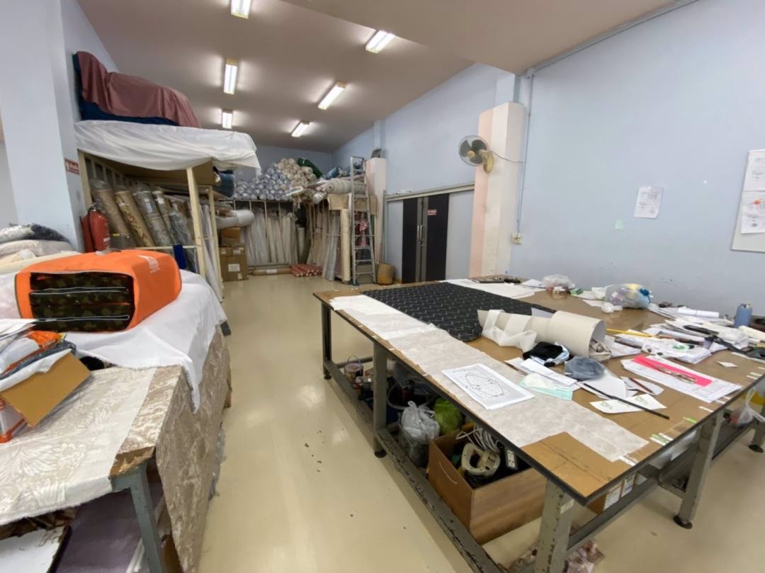 ให้เช่าโรงงานเย็บผ้า-เขตบางขุนเทียน-สามารถตัดเย็บได้เลย-มีโกดังเก็บของภายใน-สำนักงาน-ห้องประชุม