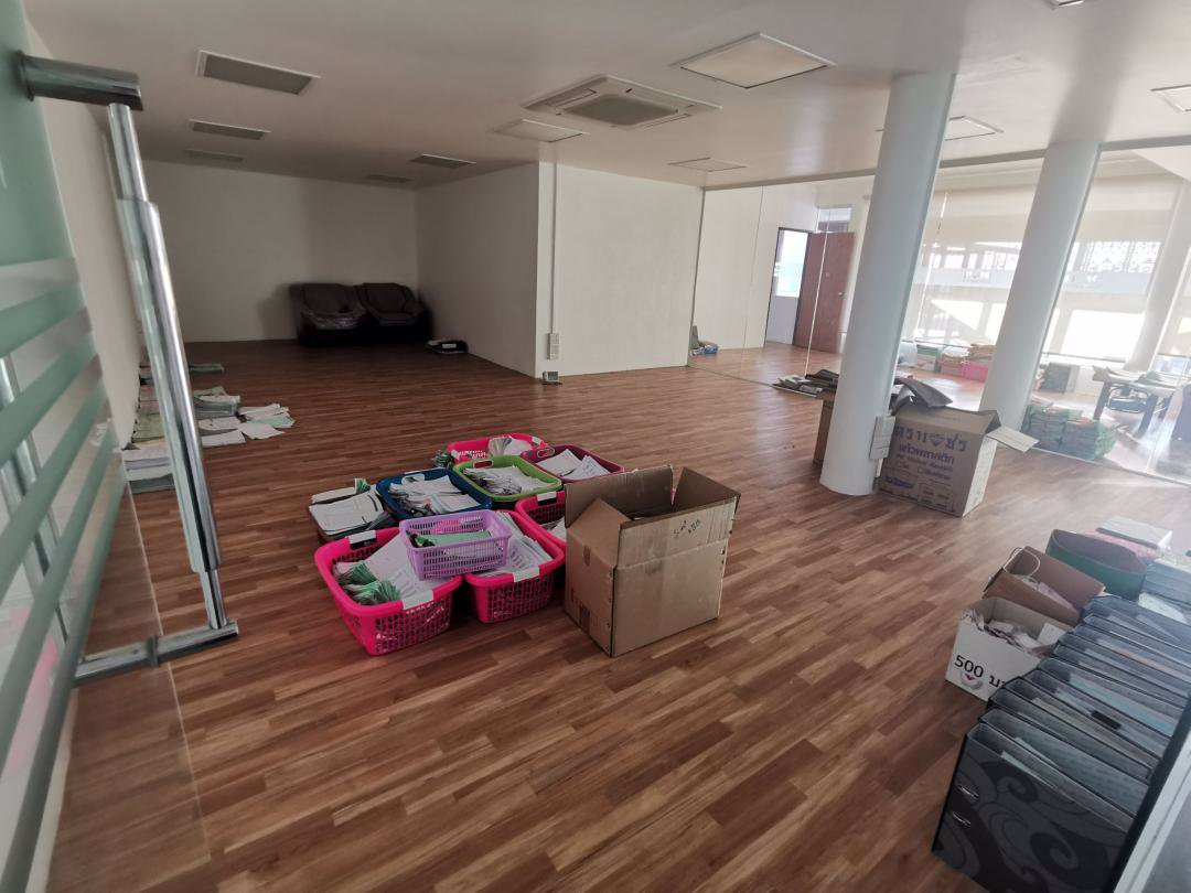 ให้เช่าออฟฟิศ-4-ชั้น-ขนาดใหญ่พร้อมลิฟท์-มีห้องประชุม-ห้องเก็บเอกสาร-พื้นที่-840-ตรม