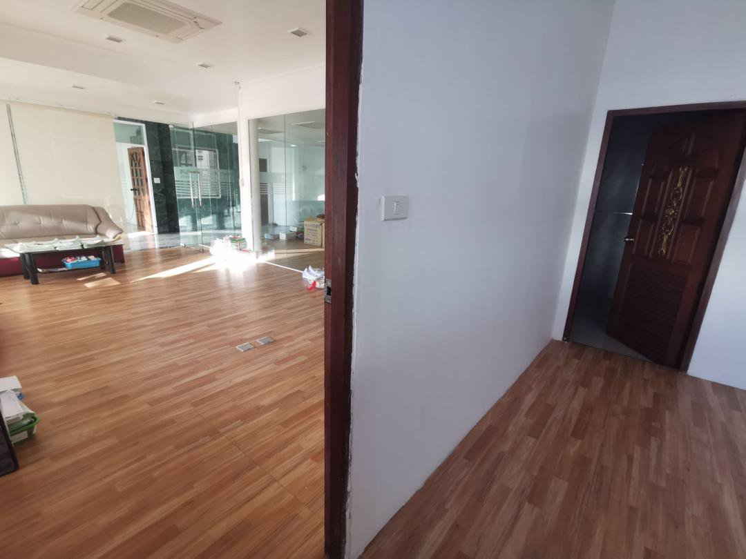 ให้เช่าออฟฟิศ-4-ชั้น-ขนาดใหญ่พร้อมลิฟท์-มีห้องประชุม-ห้องเก็บเอกสาร-พื้นที่-840-ตรม