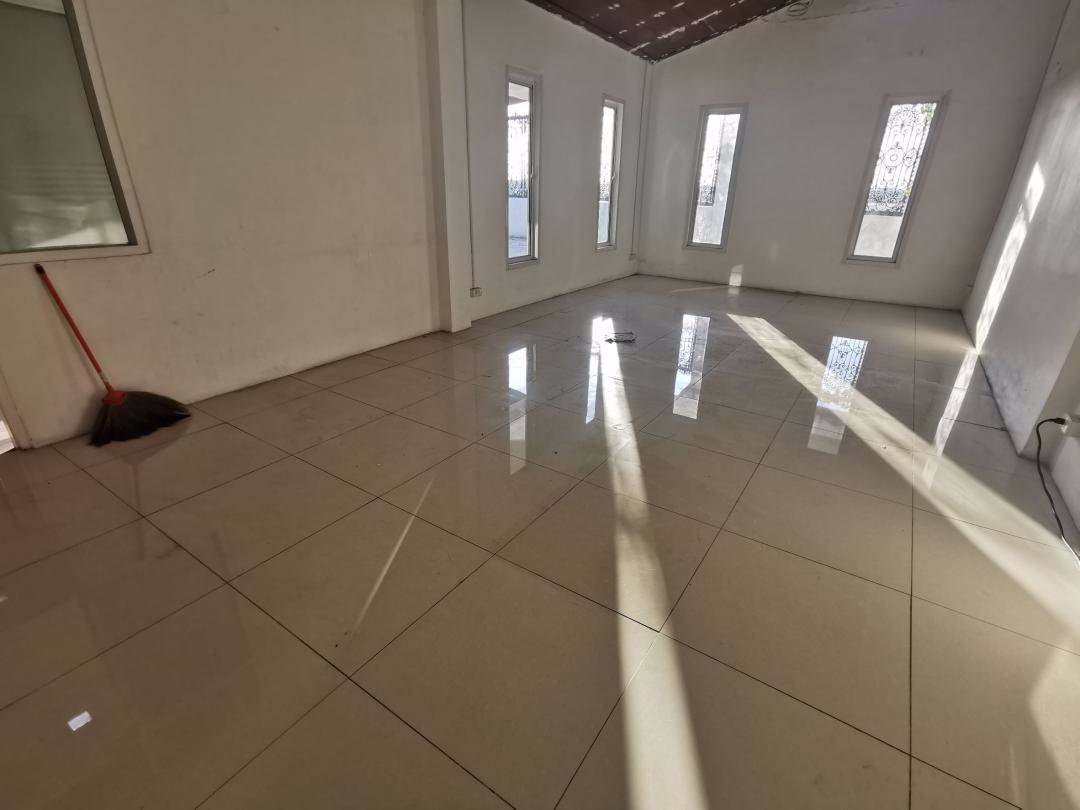 ให้เช่าออฟฟิศ-4-ชั้น-ขนาดใหญ่พร้อมลิฟท์-มีห้องประชุม-ห้องเก็บเอกสาร-พื้นที่-840-ตรม