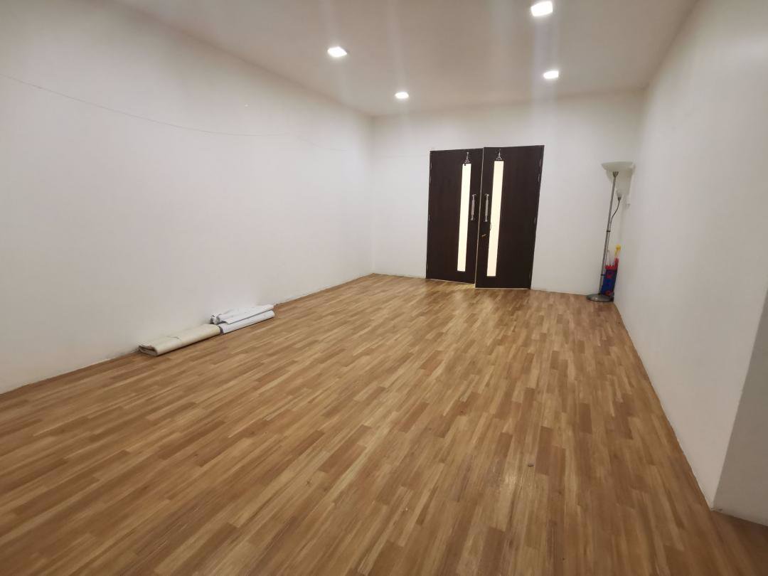 ให้เช่าออฟฟิศ-4-ชั้น-ขนาดใหญ่พร้อมลิฟท์-มีห้องประชุม-ห้องเก็บเอกสาร-พื้นที่-840-ตรม