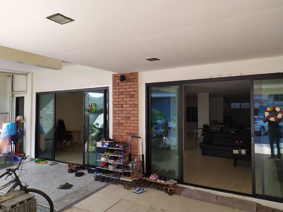 ให้เช่าทาวน์เฮ้าส์-3-ชั้น-2-คูหาตีทะลุกัน-เหมาะทำเป็นออฟฟิศหรือค้าขาย-พื้นที่ใช้สอย-600-ตรม