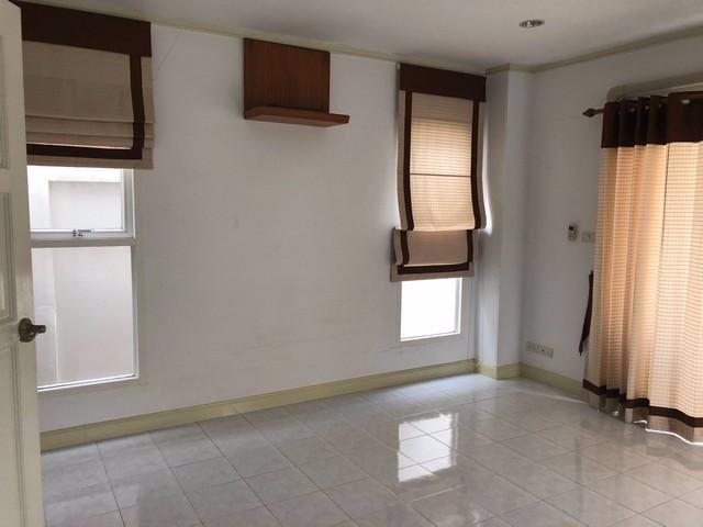 ให้เช่าทาวน์เฮ้าส์-3-ชั้น-เหมาะสำหรับพักอาศัยหรือทำออฟฟิต-เนื้อที่-32-ตรว-ถนนสาธุประดิษฐ์-15