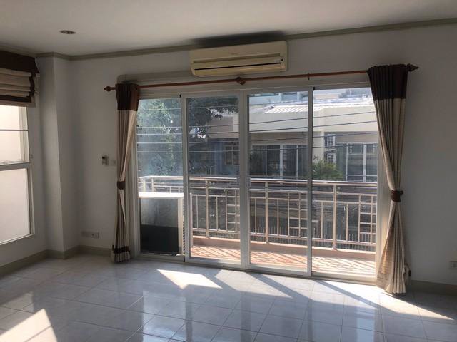 ให้เช่าทาวน์เฮ้าส์-3-ชั้น-เหมาะสำหรับพักอาศัยหรือทำออฟฟิต-เนื้อที่-32-ตรว-ถนนสาธุประดิษฐ์-15