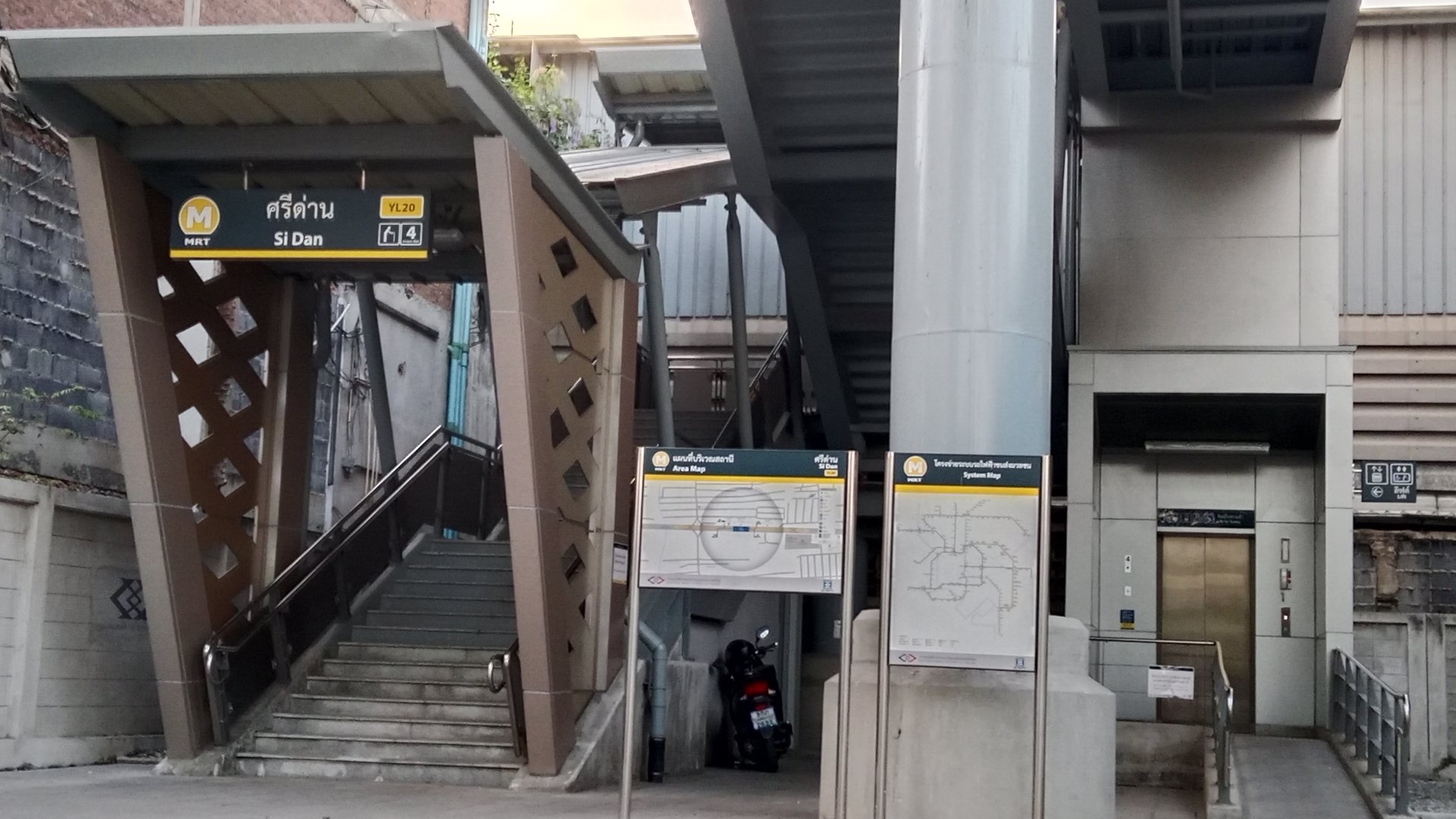 ทาวน์โฮม4นอน2น้ำใกล้รถไฟฟ้า5นาทีพร้อมเฟอร์นิเจอร์ทั้งหมด-ป้ายรถเมล์อยู่ปากซอย-อยู่ตรงข้ามfoodland