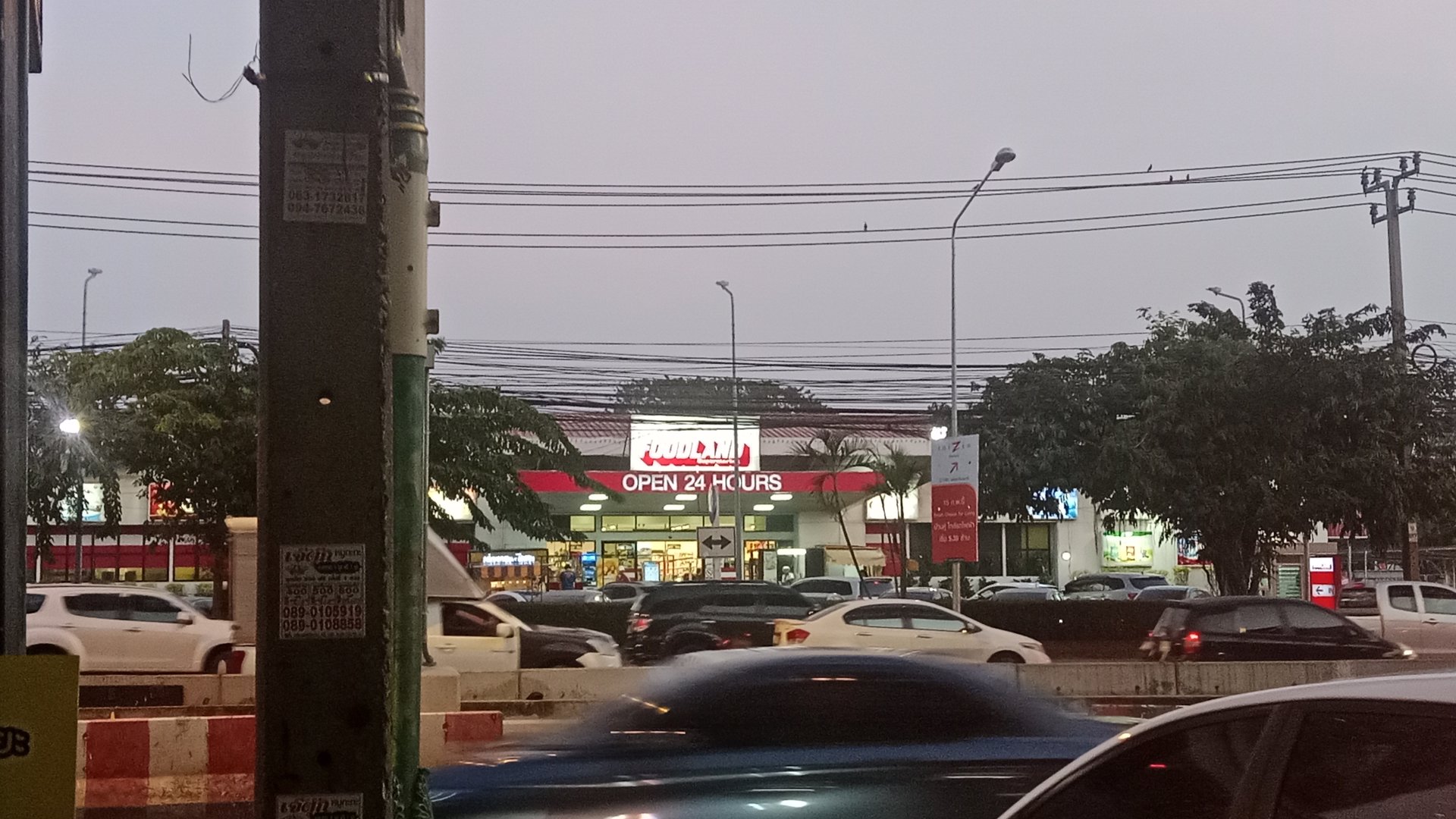 ทาวน์โฮม4นอน2น้ำใกล้รถไฟฟ้า5นาทีพร้อมเฟอร์นิเจอร์ทั้งหมด-ป้ายรถเมล์อยู่ปากซอย-อยู่ตรงข้ามfoodland