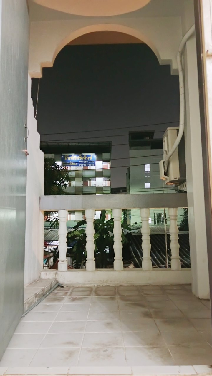 ทาวน์โฮม4นอน2น้ำใกล้รถไฟฟ้า5นาทีพร้อมเฟอร์นิเจอร์ทั้งหมด-ป้ายรถเมล์อยู่ปากซอย-อยู่ตรงข้ามfoodland