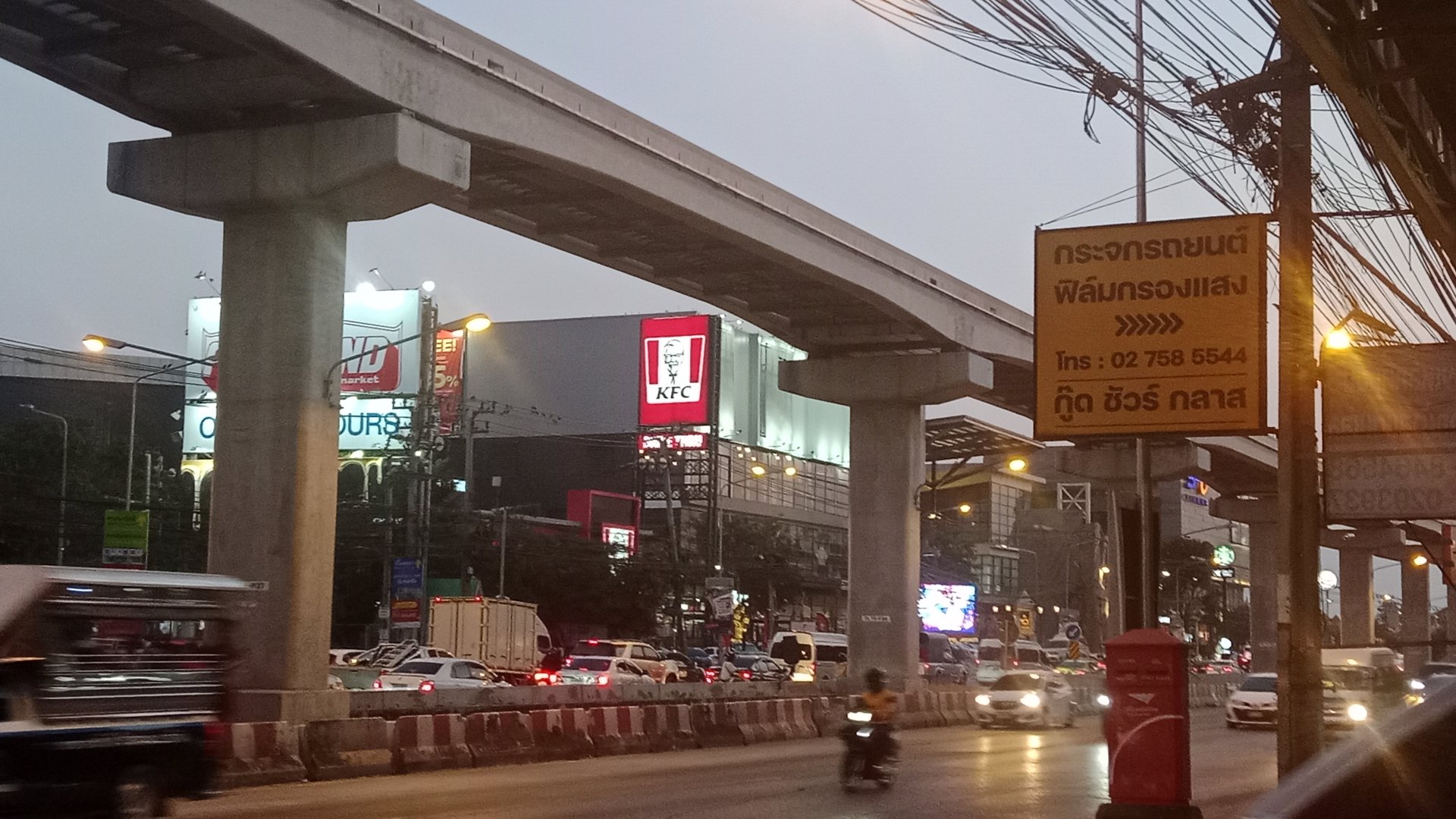 ทาวน์โฮม4นอน2น้ำใกล้รถไฟฟ้า5นาทีพร้อมเฟอร์นิเจอร์ทั้งหมด-ป้ายรถเมล์อยู่ปากซอย-อยู่ตรงข้ามfoodland