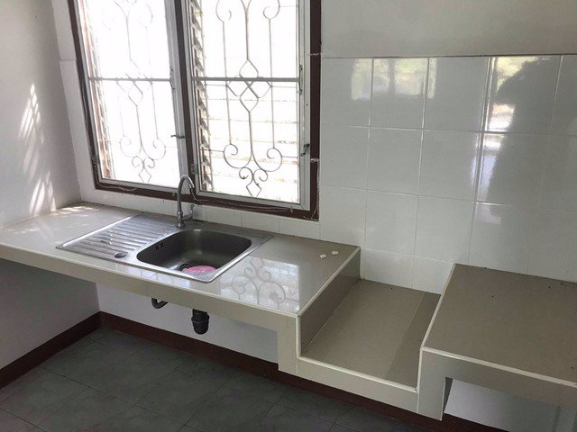 ให้เช่าห้องเดือนละ-1500-บาท-ขนาด-28-ตรม-ตวังน้ำซับ-อศรีประจันต์-สุพรรณบุรี-มีที่จอดรถพร้อมหลังคา