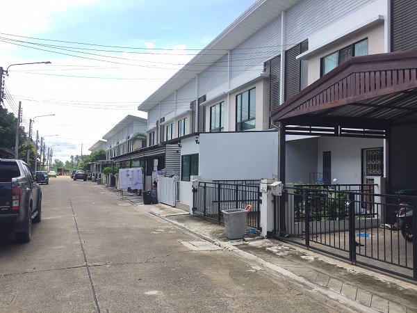 ขายทาวน์เฮ้าส์2ชั้น-หมู่บ้านโมดิวิลล่า-บางนา-ใกล้มเอแบคบางนา-กม26-ซอยวัดศิริเสาธง-สมุทรปราการ