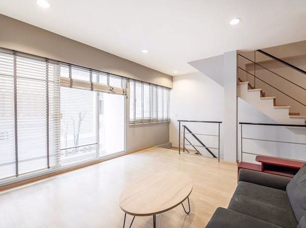 pet-friendly-noble-cube-pattanakarn-townhouse-for-rent