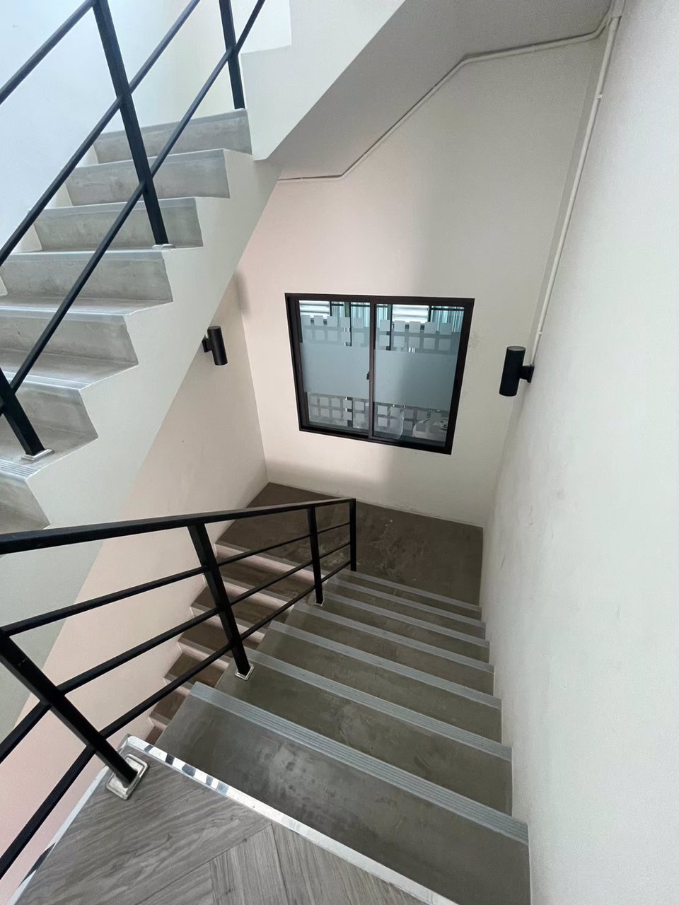 ให้เช่า-อาคารพาณิชย์-4-ชั้น-โครงการ-district-ในซอยลาดพร้าว-113