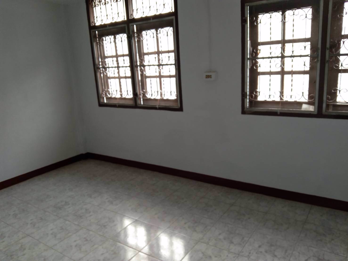 ให้เช่าอาคารพาณิชย์-ติดถนนประชาราษฎร์บำเพ็ญ-ใกล้ถนนรัชดาภิเษก-และ-mrt-ห้วยขวาง-400-เมตร-39000-บาท