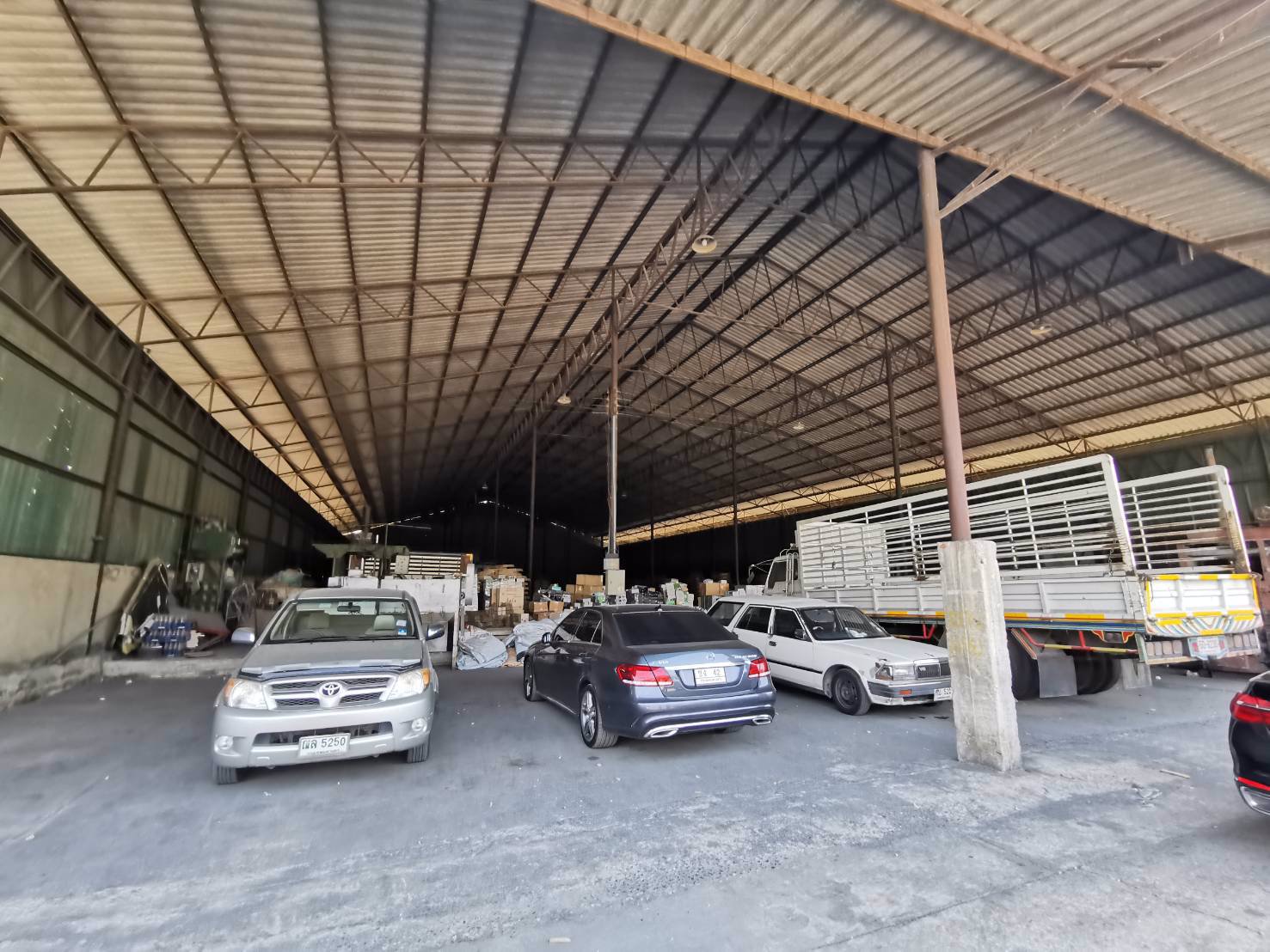 ขาย-ที่ดินทำเลดี-ล้อมหมู่บ้านจัดสรร3โครงการ-ที่ติดถนนซอยยาว-162-เมตร-996846000บาท-กรุงเทพ​มหานคร