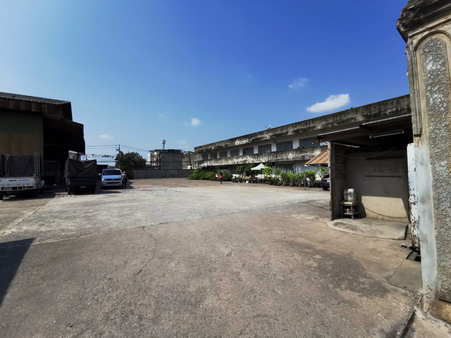 ขาย-ที่ดินทำเลดี-ล้อมหมู่บ้านจัดสรร3โครงการ-ที่ติดถนนซอยยาว-162-เมตร-996846000บาท-กรุงเทพ​มหานคร