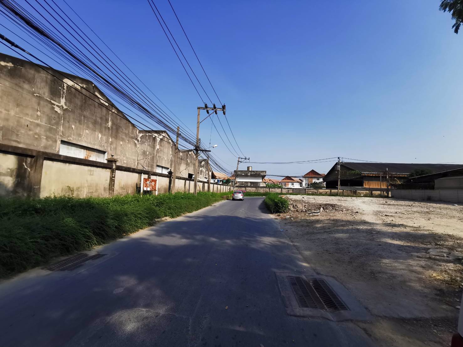 ขาย-ที่ดินทำเลดี-ล้อมหมู่บ้านจัดสรร3โครงการ-ที่ติดถนนซอยยาว-162-เมตร-996846000บาท-กรุงเทพ​มหานคร