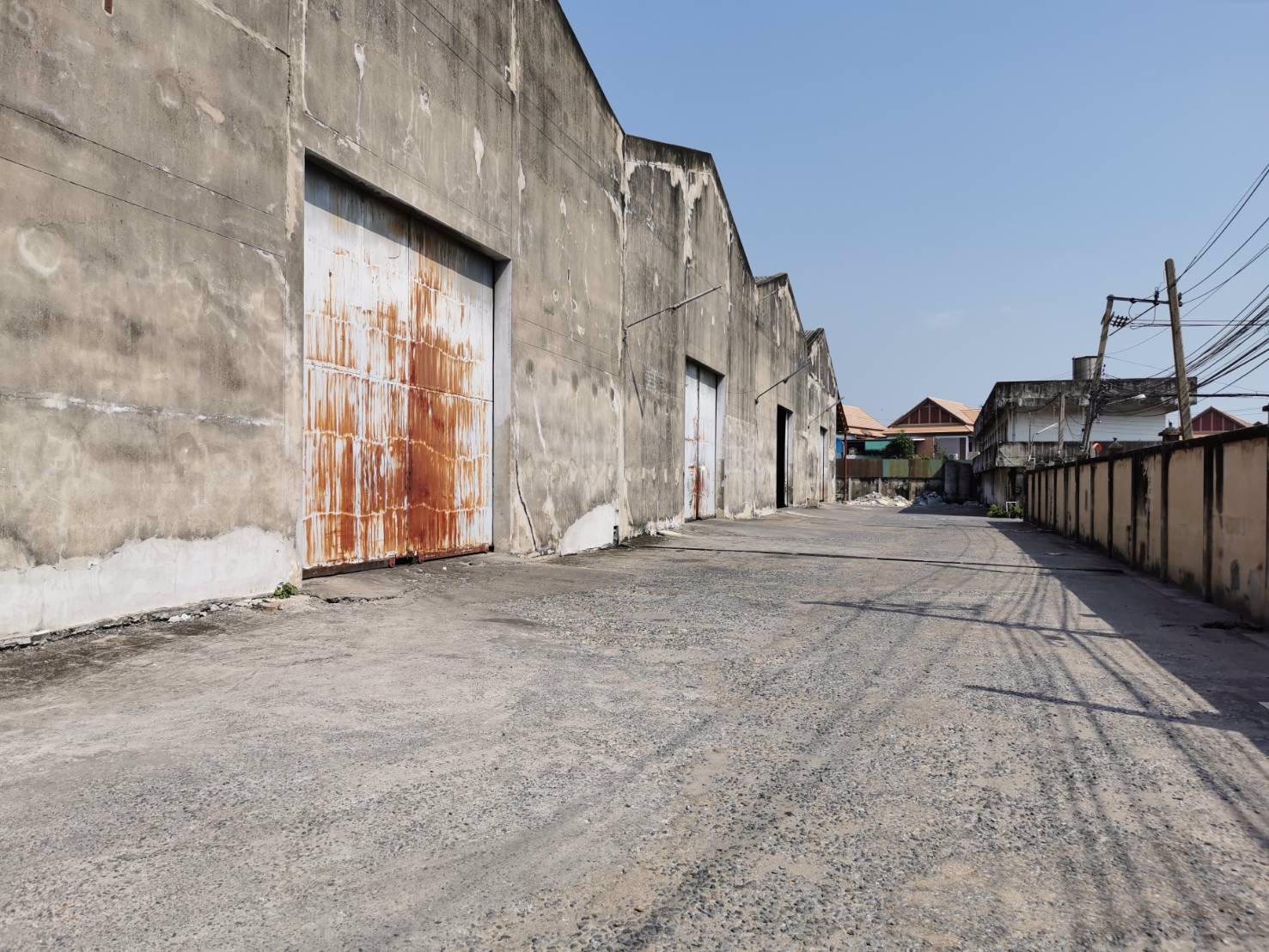 ขาย-ที่ดินทำเลดี-ล้อมหมู่บ้านจัดสรร3โครงการ-ที่ติดถนนซอยยาว-162-เมตร-996846000บาท-กรุงเทพ​มหานคร