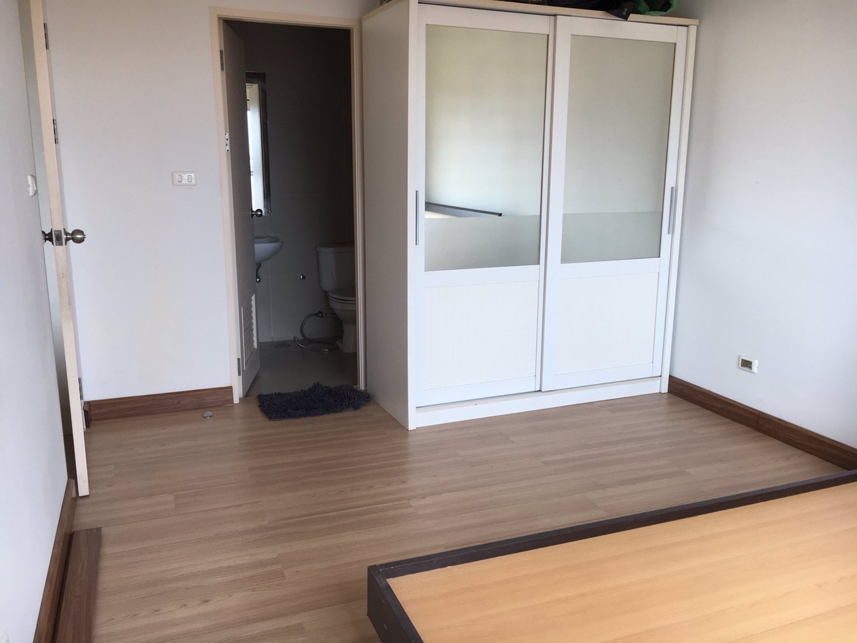 ขาย-ให้เช่า-คอนโดมิเนี่ยม-อยู่ฟรี1เดือน-โครงการ-s-s-sukhumvit-ใกล้รถไฟฟ้า-bts-พร้อมเฟอร์นิเจอร์แล