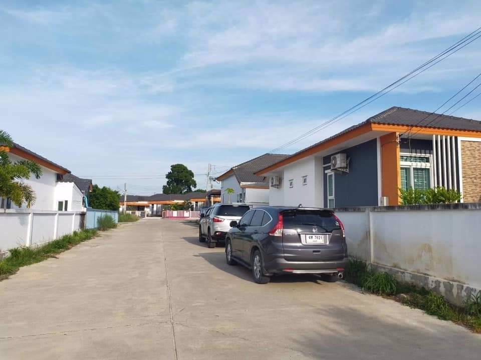 ขาย-บ้านเดี่ยวชั้นเดียว-พร้อมเฟอร์นิเจอร์-หลังหัวมุม-โครงการ-เดอะเบส-โฮม-อำเภอบางละมุง-ชลบุรี