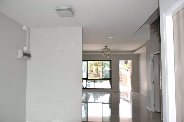 ขาย-ทาวน์โฮม-2-ชั้น-ทำเลทองโคราช-มีเพียง-3-คูหาเท่านั้น