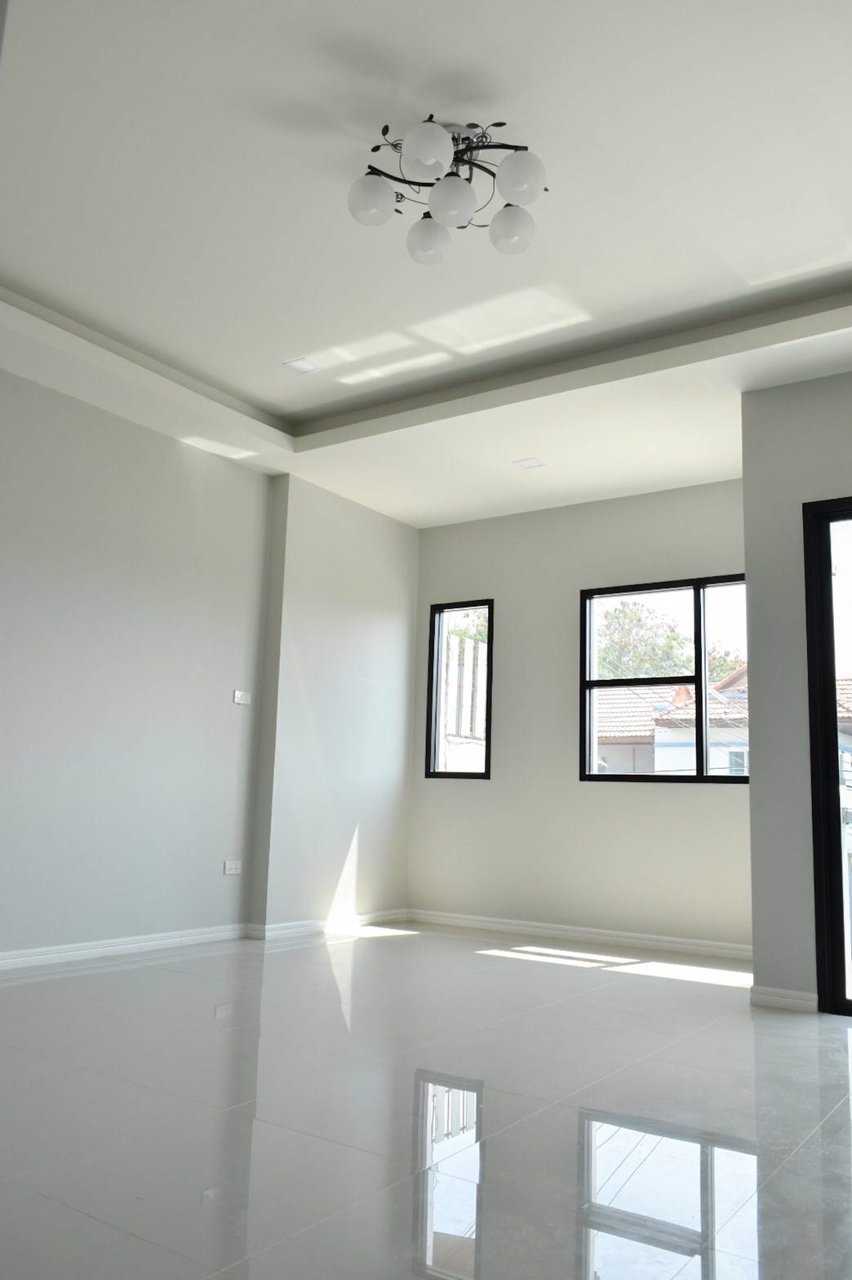 ขาย-ทาวน์โฮม-2-ชั้น-ทำเลทองโคราช-มีเพียง-3-คูหาเท่านั้น