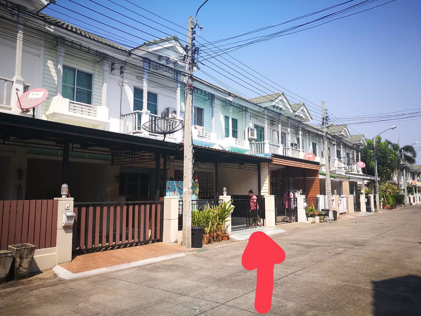 ขาย-ทาวน์เฮ้าส์-2-ชั้น-หมู่บ้านเดอะวิลล่า-ท่าอิฐ-ตกแต่งพร้อมเข้าอยู่-จังหวัดนนทบุรี