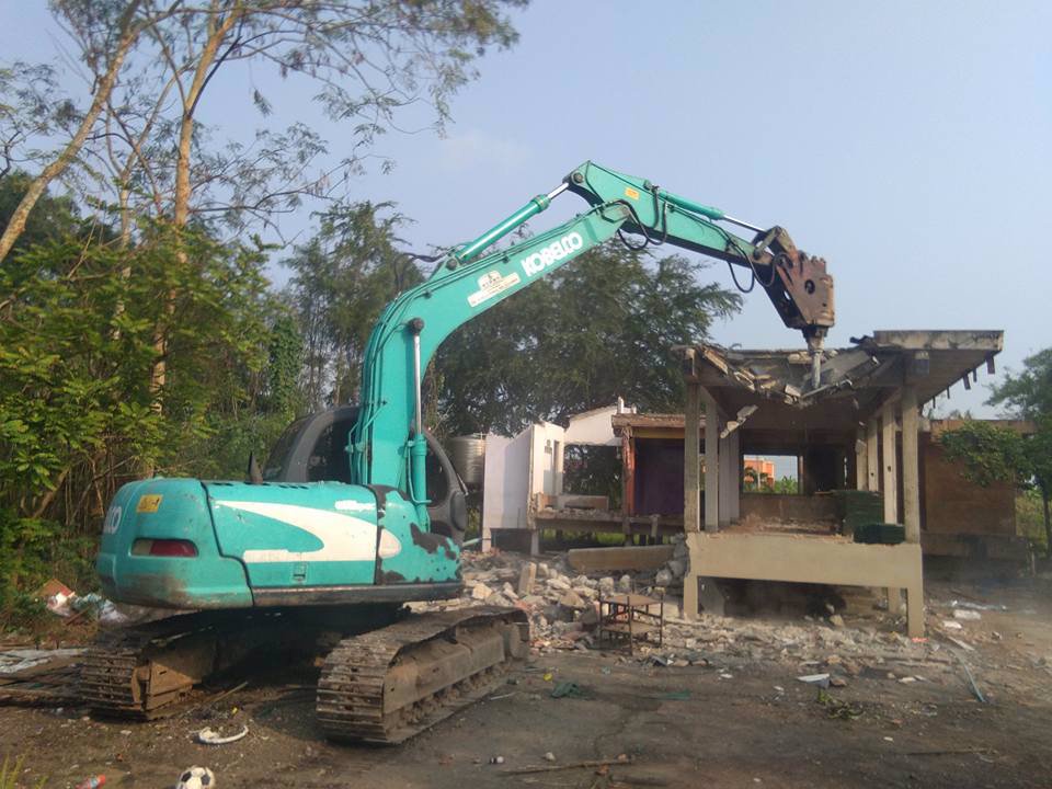 ทุบบ้านเขตบางเขน-รื้อถอนอาคารฟรี-ทุบโกดัง-0949952941-รับซื้อโครงสร้างเหล็กโรงงาน-ซื้อบ้านไม้