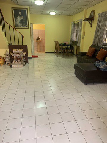 ให้เช่าทาวน์เฮาวส์-เนื้อที่32ตรว-สวน-ผัก50-ต่อเติมห้องครัวด้านหลัง-3ห้องนอนเตียงที่นอน-2ห้องน้ำ