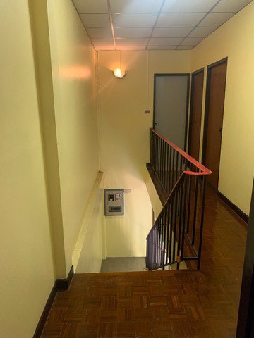 ให้เช่าทาวน์เฮาวส์-เนื้อที่32ตรว-สวน-ผัก50-ต่อเติมห้องครัวด้านหลัง-3ห้องนอนเตียงที่นอน-2ห้องน้ำ