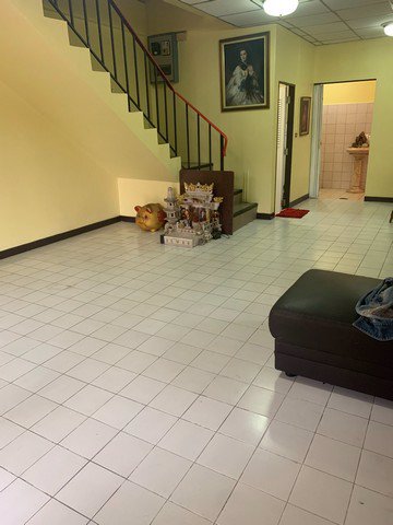 ให้เช่าทาวน์เฮาวส์-เนื้อที่32ตรว-สวน-ผัก50-ต่อเติมห้องครัวด้านหลัง-3ห้องนอนเตียงที่นอน-2ห้องน้ำ