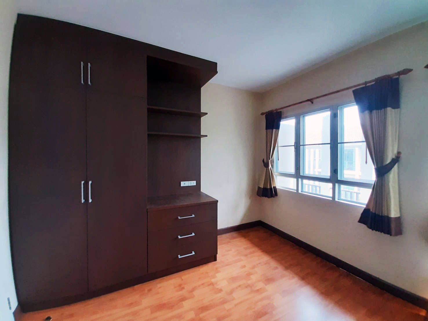 ขายทาวน์โฮม-3ชั้น-หลังเซ็ลทรัลพระราม2