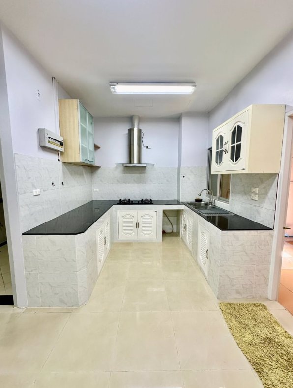 ขายด่วน-บ้านกลางเมือง-บริติช-ทาวน์-ศรีนครินทร์-เป็นทาวน์โฮม-3-ชั้น-หลังริม-รีโนเวทใหม่-สวยๆ