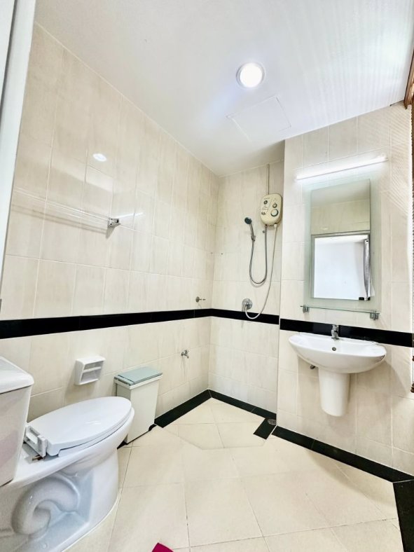 ขายด่วน-บ้านกลางเมือง-บริติช-ทาวน์-ศรีนครินทร์-เป็นทาวน์โฮม-3-ชั้น-หลังริม-รีโนเวทใหม่-สวยๆ