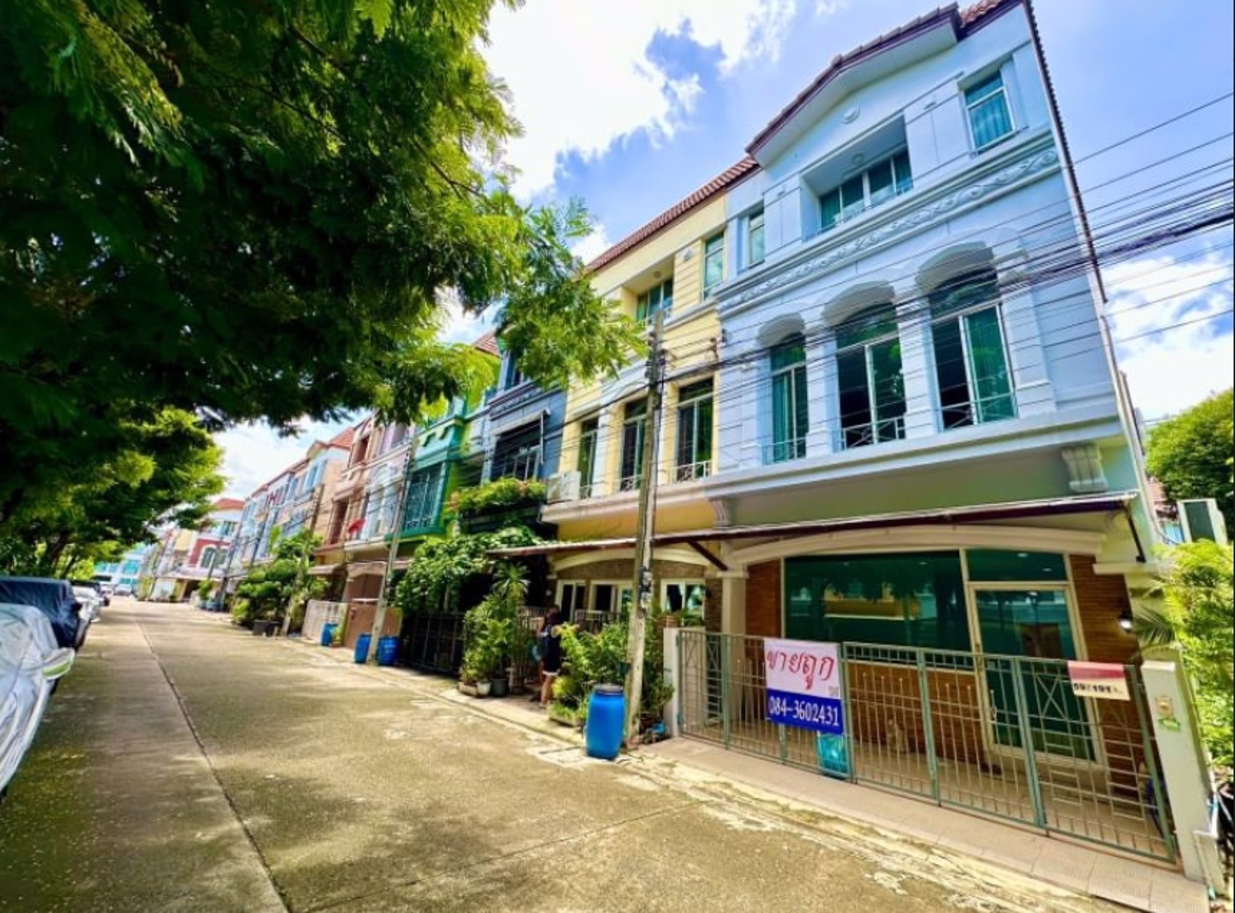 ขายด่วน-บ้านกลางเมือง-บริติช-ทาวน์-ศรีนครินทร์-เป็นทาวน์โฮม-3-ชั้น-หลังริม-รีโนเวทใหม่-สวยๆ