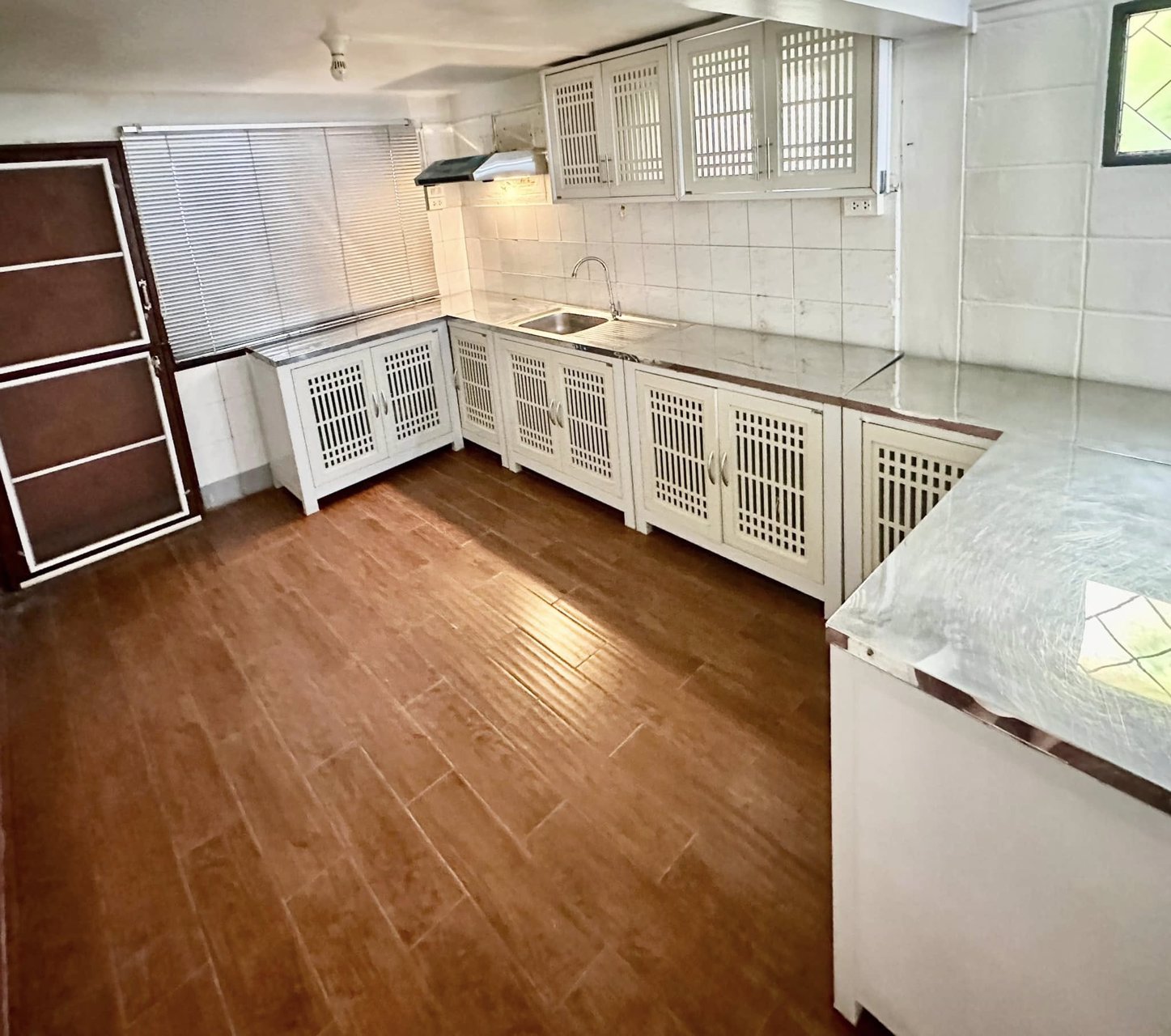 ขายด่วน-บ้านเดี่ยว-2-ชั้น-หมู่บ้านนวนคร-64-ตรว