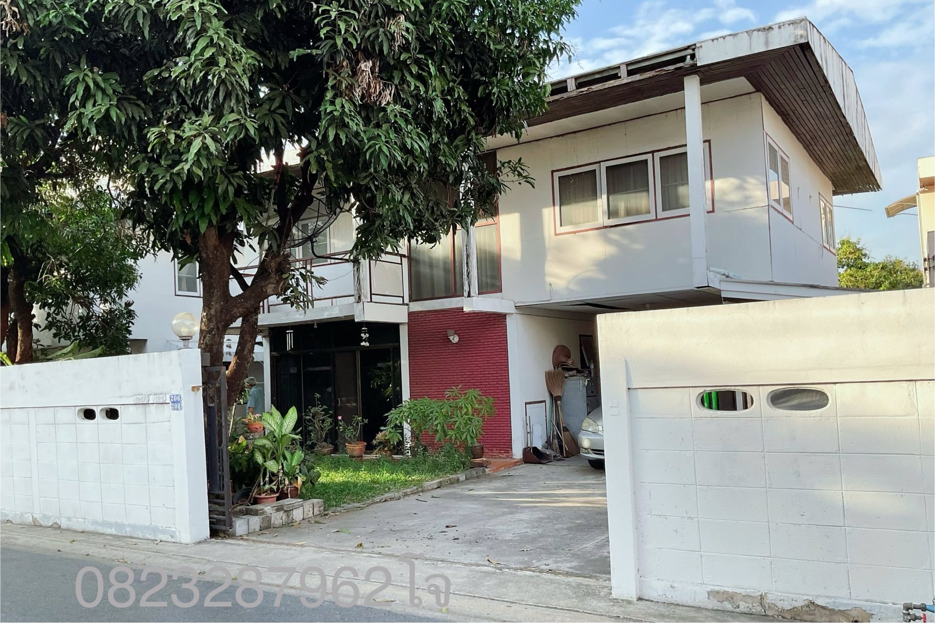 ขายด่วนที่ดินกับบ้าน2ชั้น2หลังย่านสุทธิสาร-รัชดา-ห้วยขวาง