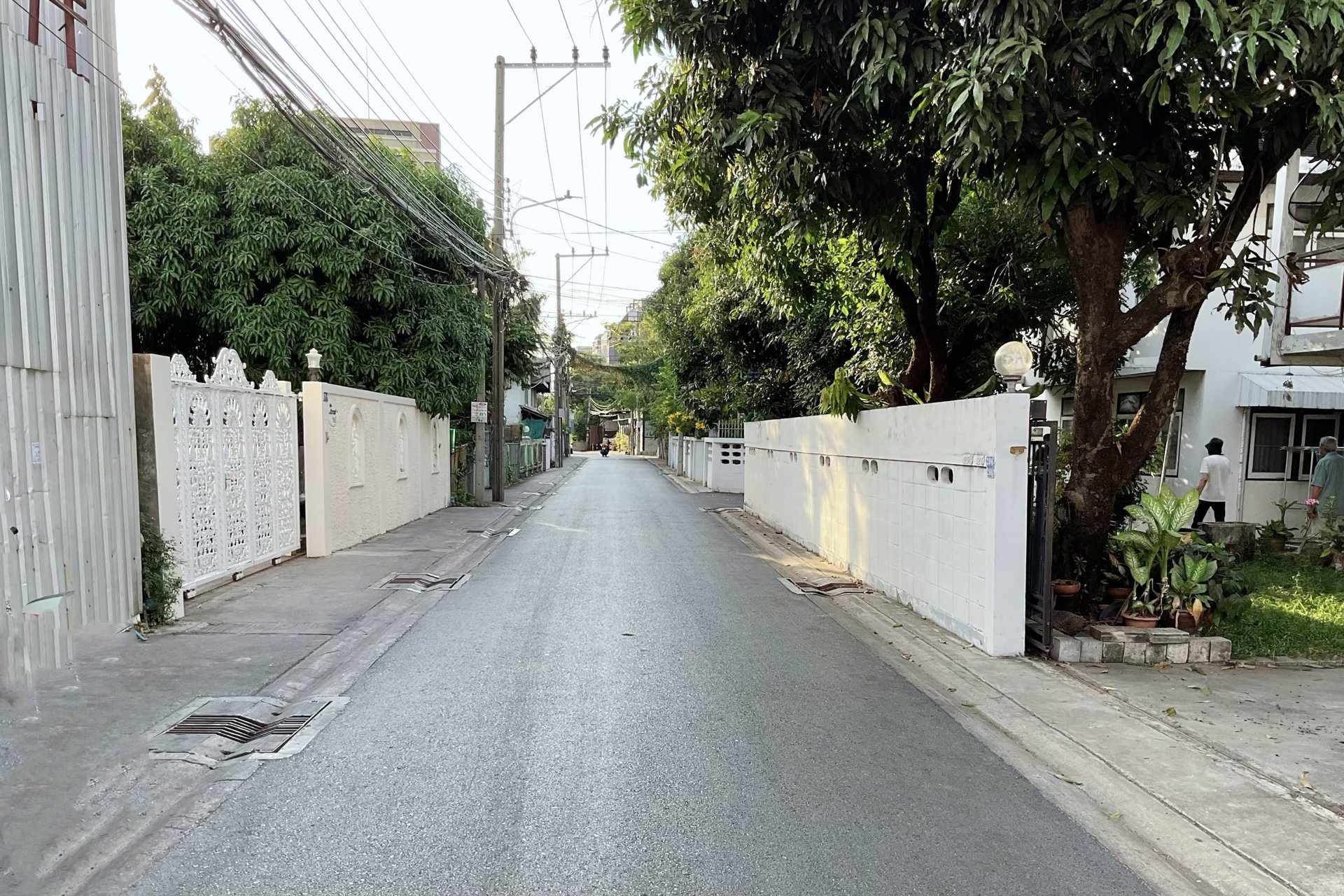 ขายด่วนที่ดินกับบ้าน2ชั้น2หลังย่านสุทธิสาร-รัชดา-ห้วยขวาง