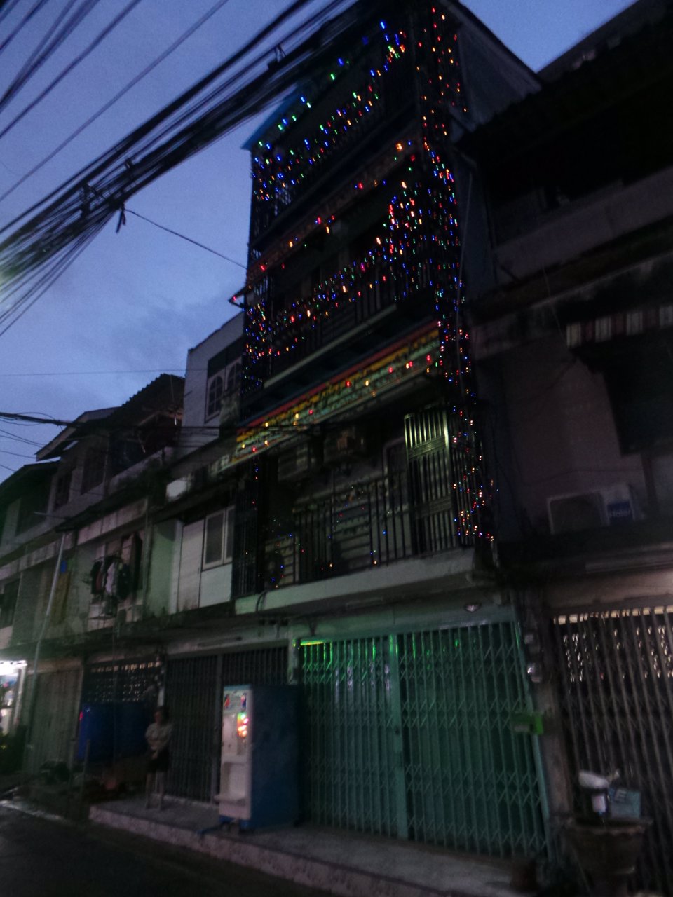 อาคารพาณิชย์ชั้นล่างให้เช่าพื้นที่ทำ-สำนักงานอ๊อฟฟิตหรือ-ร้านค้าร้านอาหารและเครื่องดื่มคาเฟ่