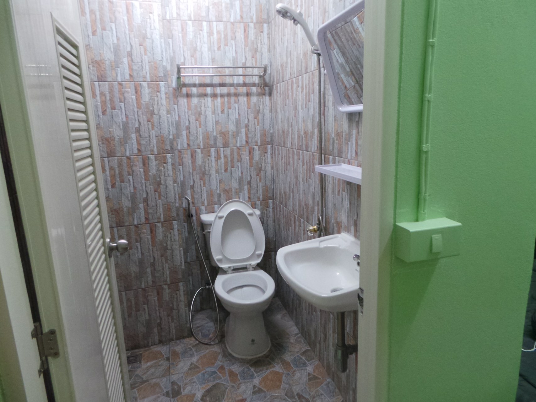 มี-หอพัก-ห้องพัก-ให้เช่า-แบบรายวันและรายเดือน