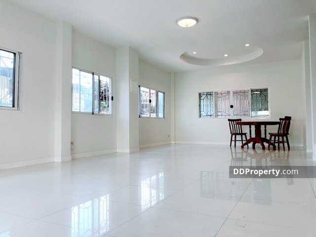 ขาย-499-ล้าน-บ้านหลังมุม-เพดานสูง-จอดรถได้-4-คัน-มสวนหลวงวิลล์-2