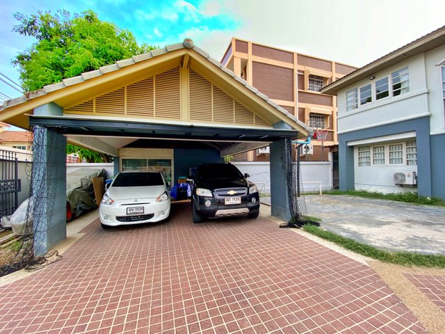 ขาย-บ้านเดี่ยว-ทำเลหายาก-122-วา-โชคชัย-4-ปาร์เก้ไม้มะค่าทั้งหลัง