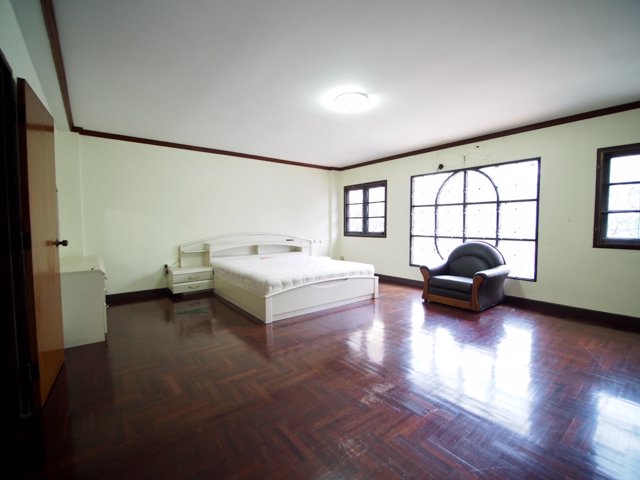 ขาย-อาคารพาณิชย์-4-ชั้น-375-ตรว-ติดถนนหลัก-รัชดาภิเษก-32