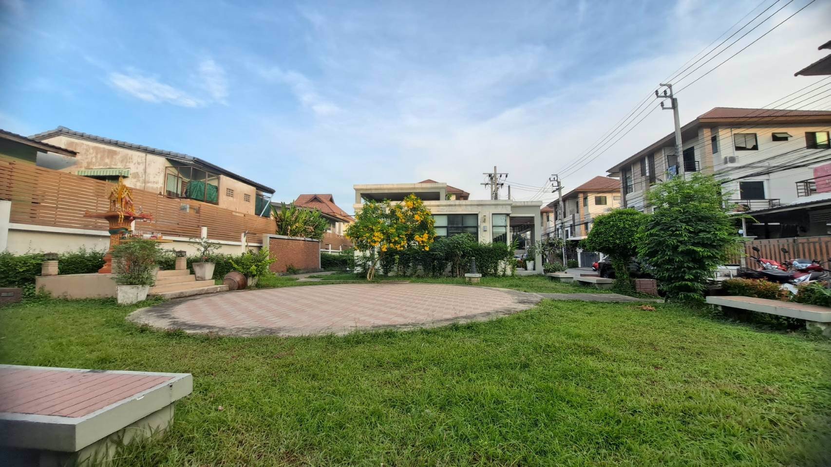 ขายทาวน์โฮม-2-ชั้นหลังริม-ติดสวนกลางหมู่บ้าน